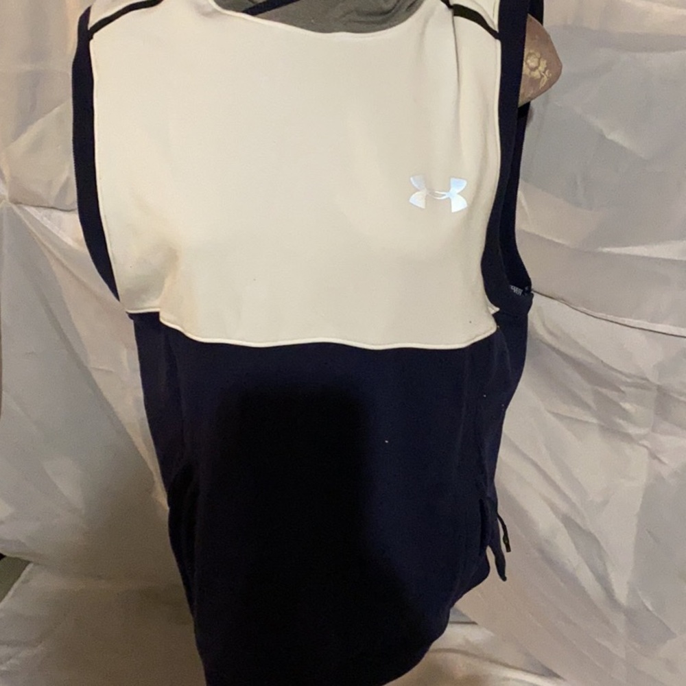 Men’s NWT Under Armour sweatshirt